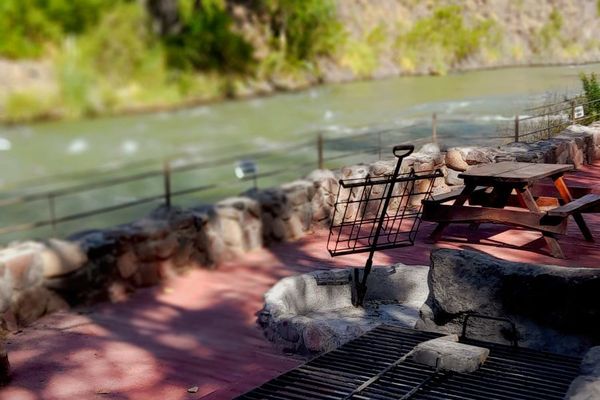 Cabaña con Balcón y Parrilla