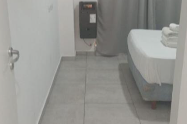 Maravilloso departamento en calle Venezuela con balcón