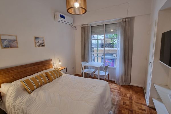 Depto monoambiente sobre Paraguay, Recoleta 