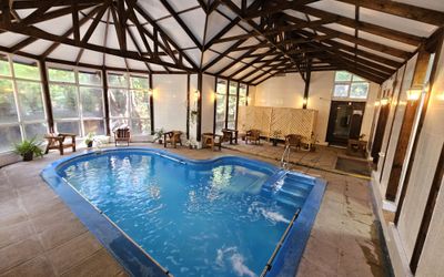 CabanasLaBellaDurmiente - Piscina exterior y temperada techada