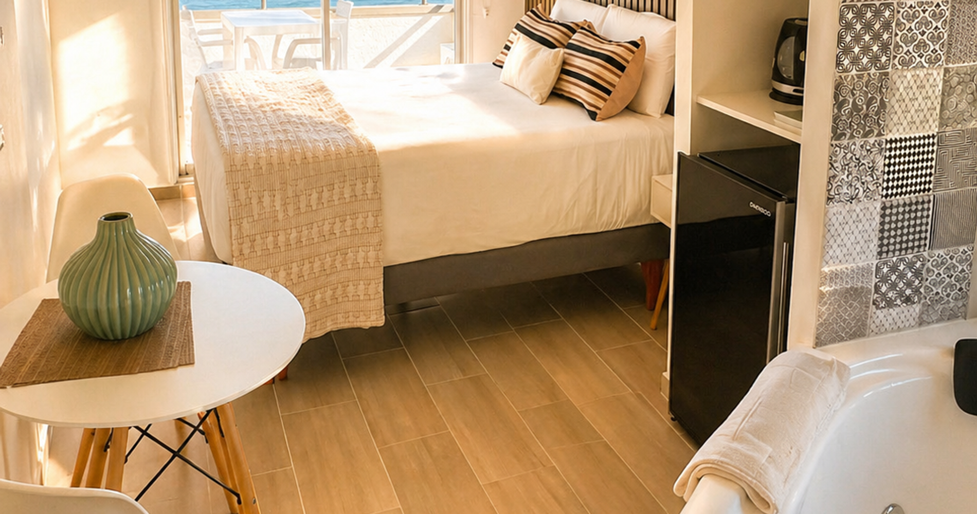 Habitación Deluxe con jacuzzi, cama superior, balcón vista al mar