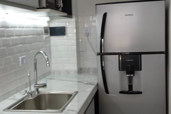 Depto en la zona de Once, ideal para compras.