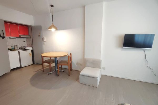 Depto monoambiente sobre calle Suipacha, Retiro