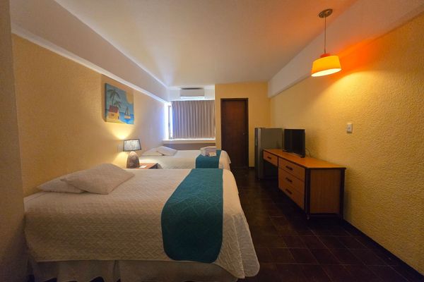 Habitación Estándar Dos Camas Matrimoniales-No Fumar-Desayuno Incluido