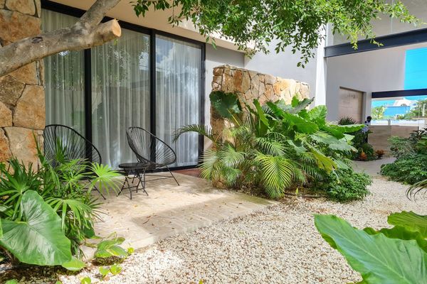 Kaab estudio by the beach