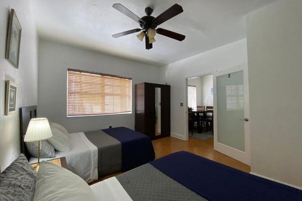 Habitación Doble Estándar Privada con cama grande y baño