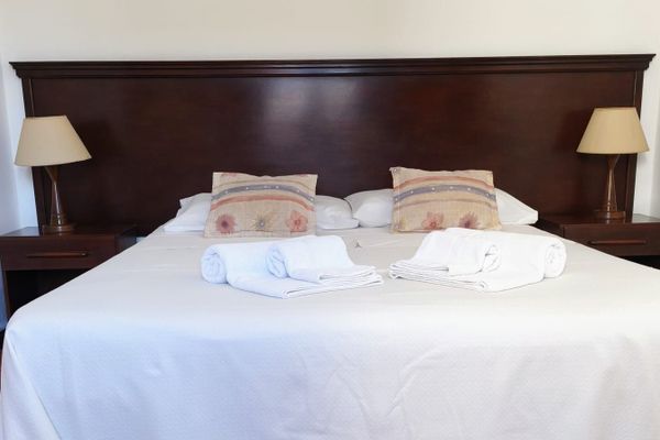 CABAÑA DE 3 DORMITORIOS Y 2 BAÑOS (con balcón terraza y vista panorámica)