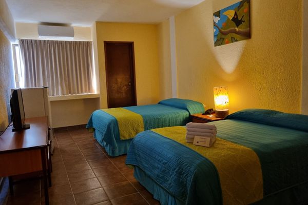 Habitación Estándar Dos Camas Matrimoniales-No Fumar-Desayuno Incluido