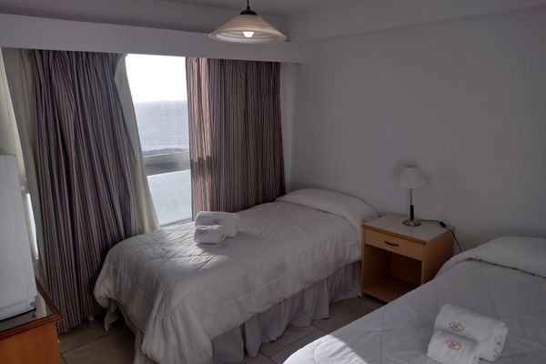 Dúplex de 3 ambientes vista lateral al mar (Piso 10, sin aire acondicionado)