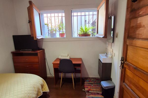 Habitación Individual con Baño Compartido