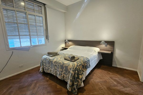 Depto 2 ambientes sobre calle Moldes, Belgrano