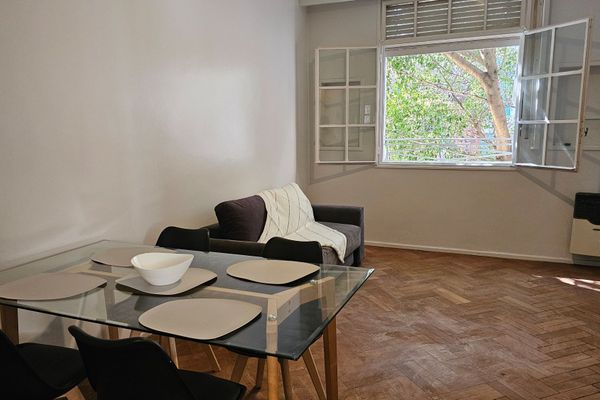 Depto 2 ambientes sobre calle Moldes, Belgrano