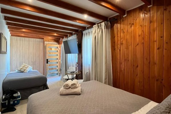 Habitación Triple Con Vista Estacionamiento Entrada Exterior