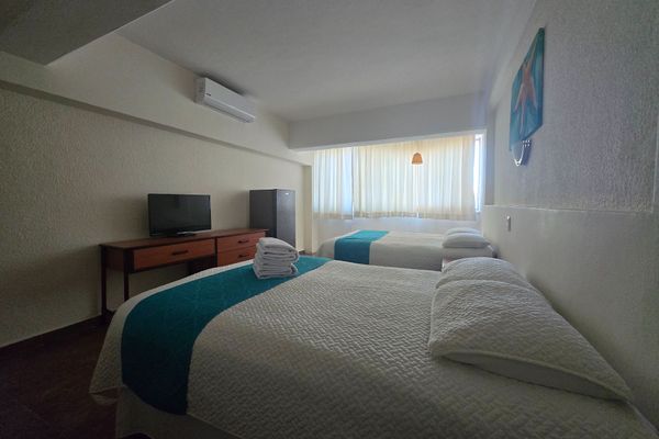 Habitación Estándar Dos Camas Matrimoniales-No Fumar-Desayuno Incluido