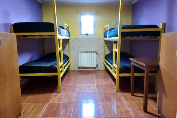 Cama en habitación compartida mixta