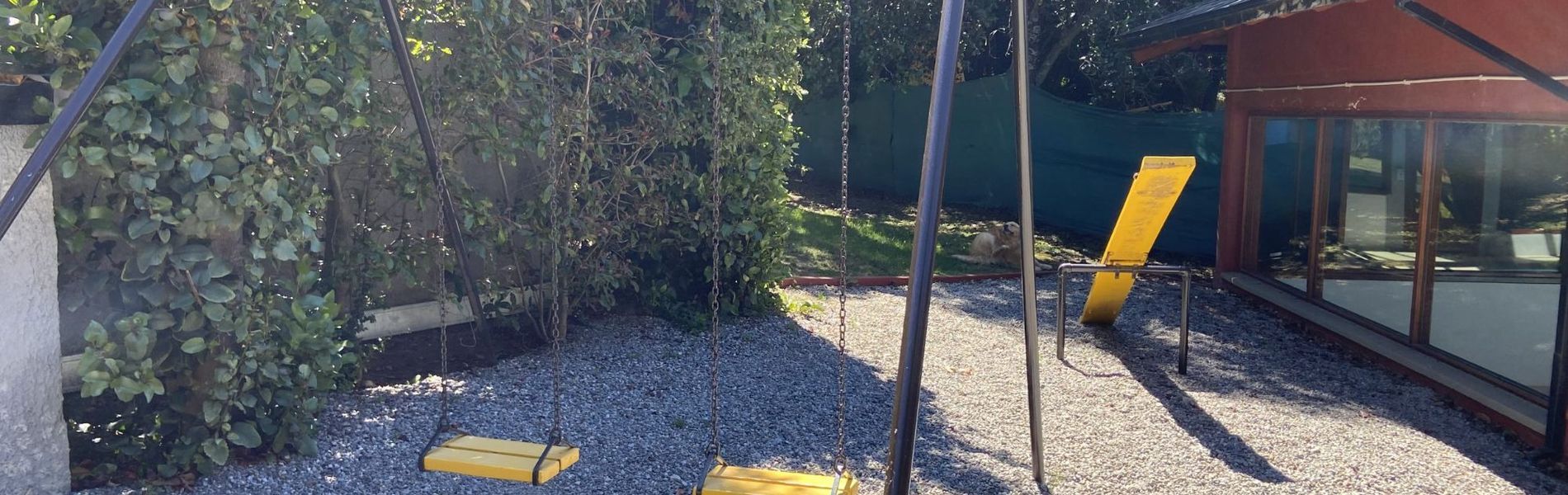 Plaza con Juegos Infantiles