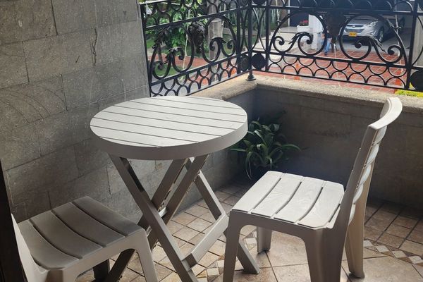 Cama individual con balcón