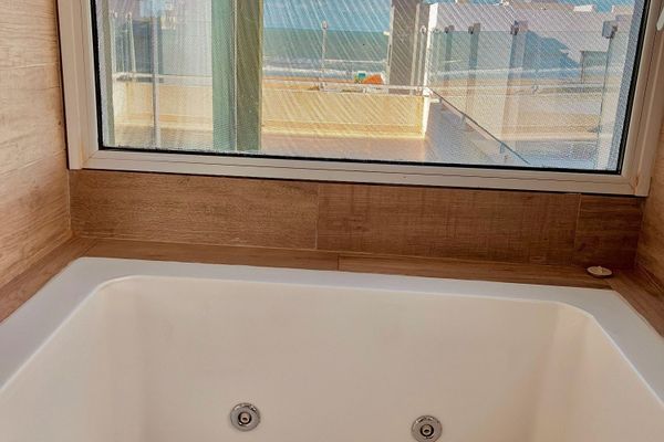 Suite con hidromasaje con vista al mar