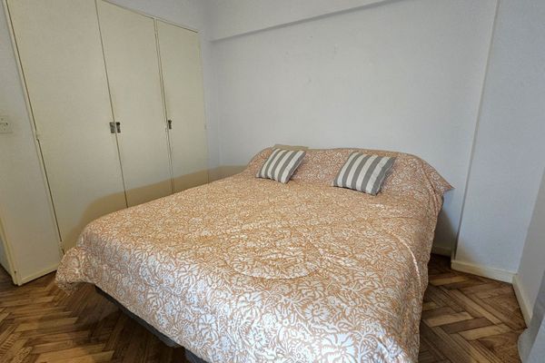 Depto 2 ambientes sobre calle Azcuénaga, Recoleta