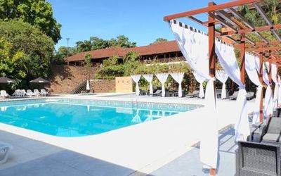 RaicesEsturionLodge - Piscina & Recreación