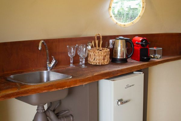 DOMO ALLPA CON PROYECTOR Y PANTALLA