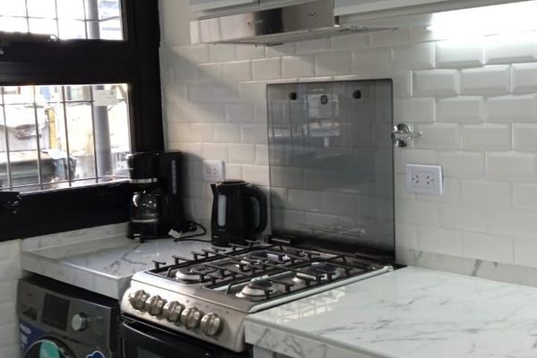 Depto en la zona de Once, ideal para compras.