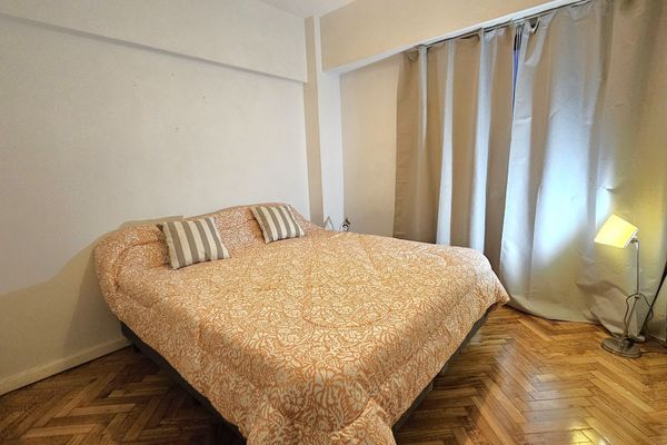 Depto 2 ambientes sobre calle Azcuénaga, Recoleta