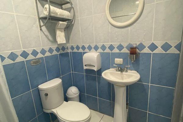 1 twin bed / Single Guest Room 