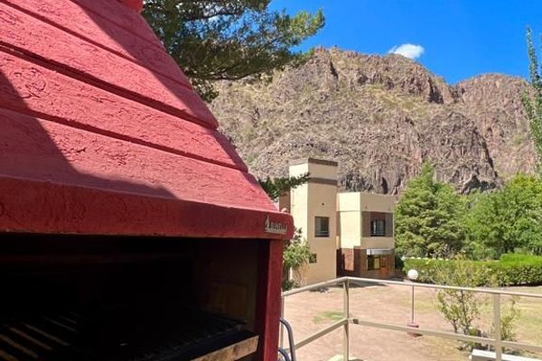 Cabaña con Balcón y Parrilla