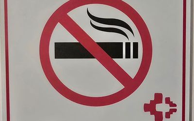 ApartLaPosta - 
                            Prohibido fumar en todo el alojamiento                                