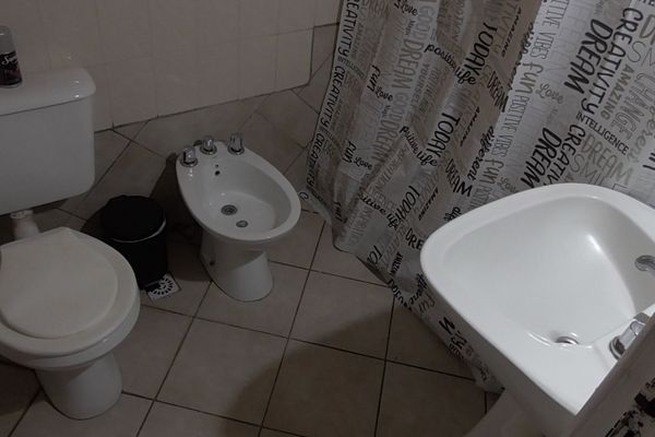 Cama en habitacion triple compartida/ con baños compartidas