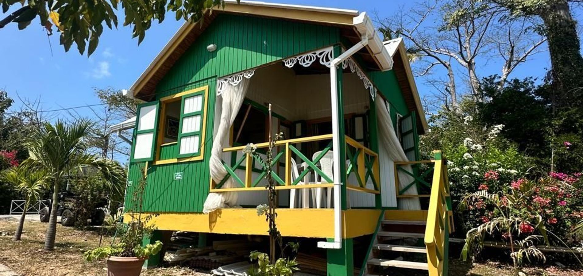 HOTEL YELLOW HOME PROVIDENCE ISLAND