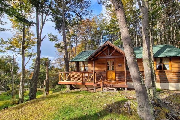 Exterior verano de cabaña 2 dormitorios std