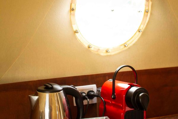 DOMO ALLPA CON PROYECTOR Y PANTALLA