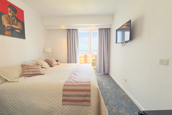 DOBLE STANDARD vista al mar