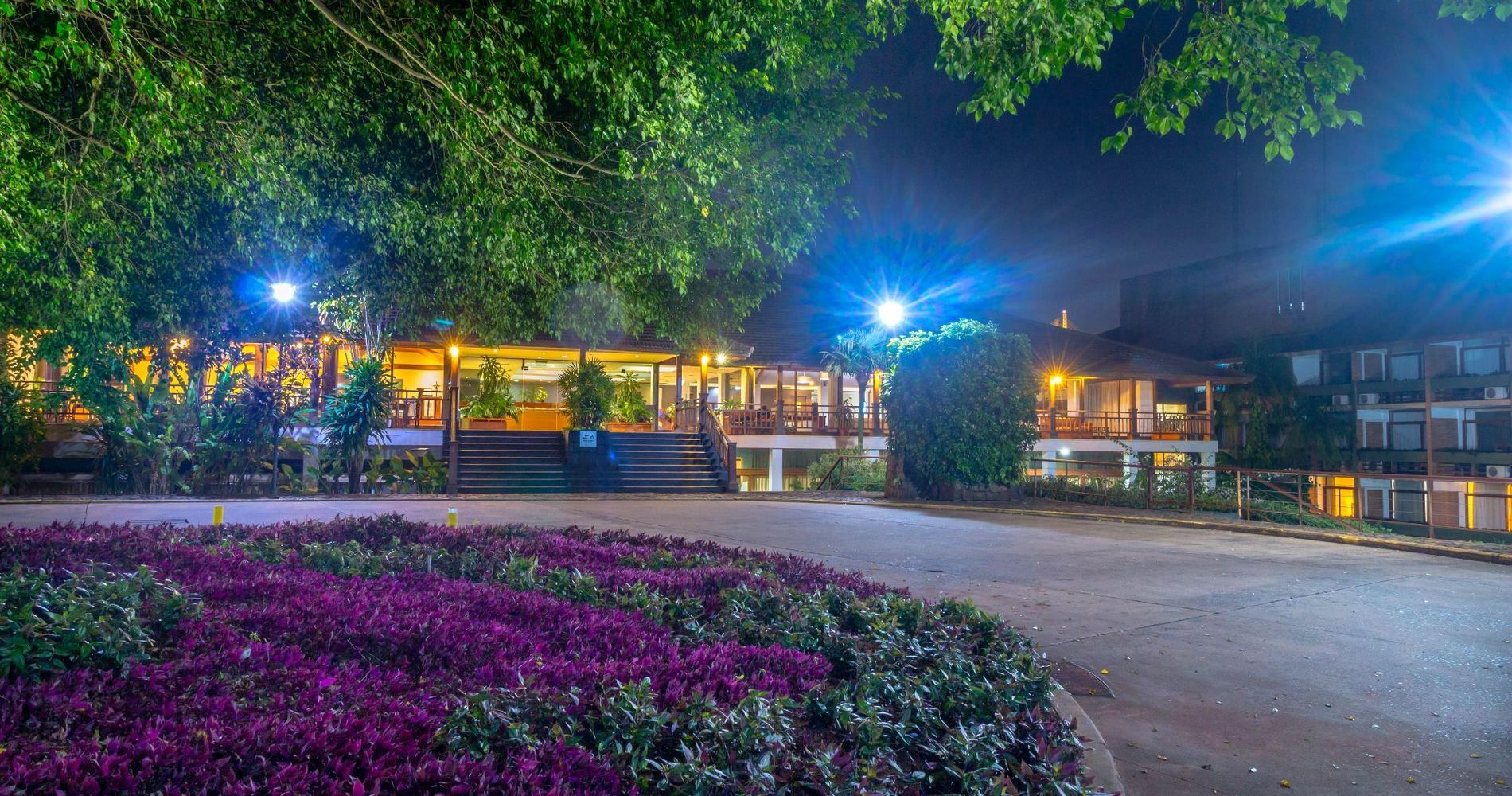 Raíces Esturión Hotel