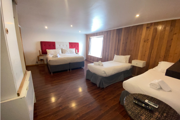 Habitación Cuádruple Vista Parcial Lago