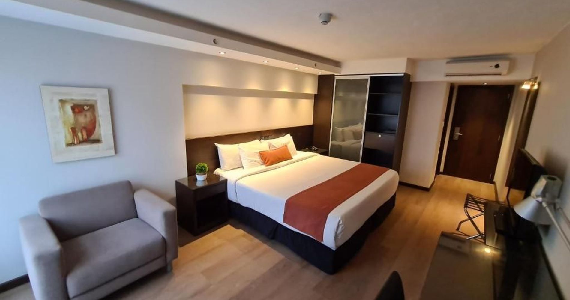 Crystal Tower Hotel