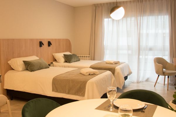 Monoambiente con 2 camas individuales