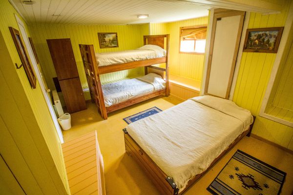 Cama en habitación compartida de 5 camas 