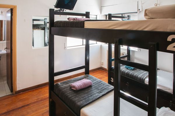 Cama en Habitación Quíntuple Femenina Compartida