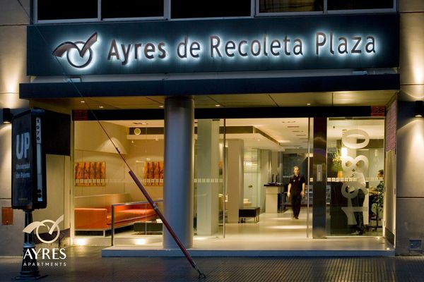 Ayres Recoleta Plaza