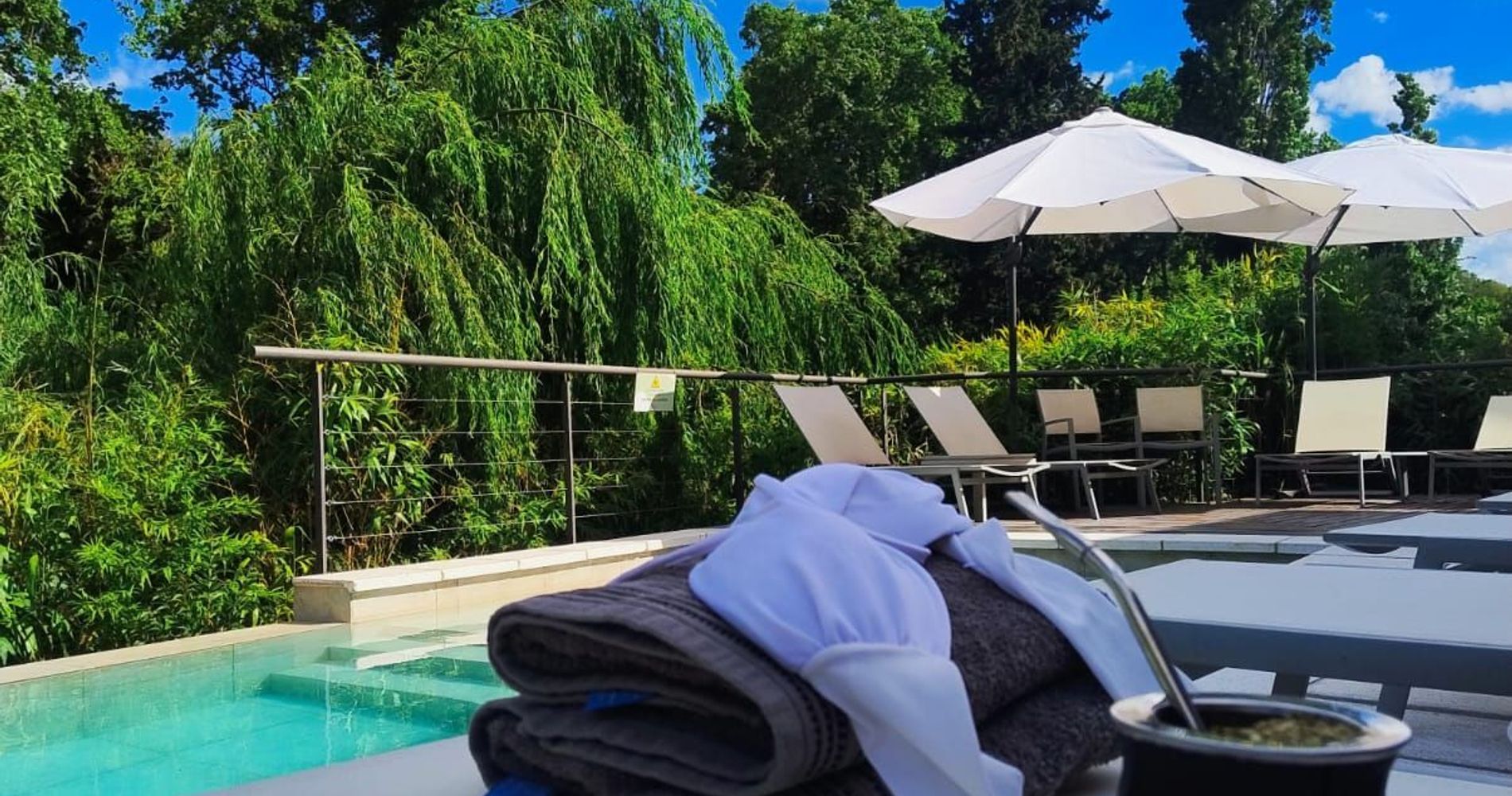 Reposeras /Mesas /Sombrillas