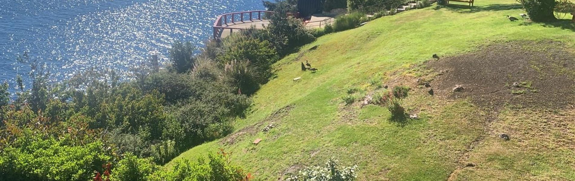 11000 mts 2 de Parque Arbolado con Costa de Lago