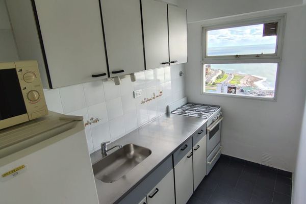 Dúplex de 2 ambientes con vista lateral al mar