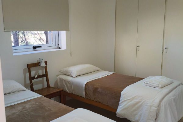 segundo dormitorio con camas individuales