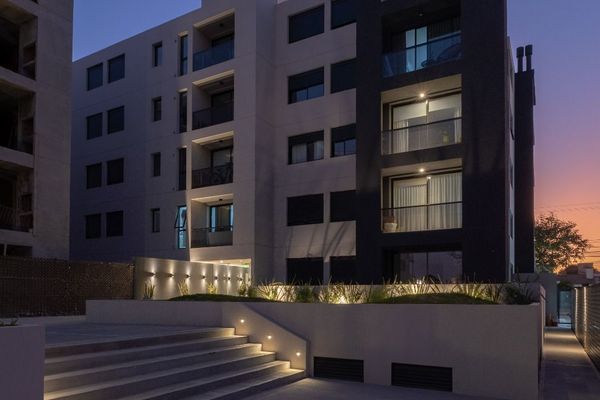 Quatro Housing