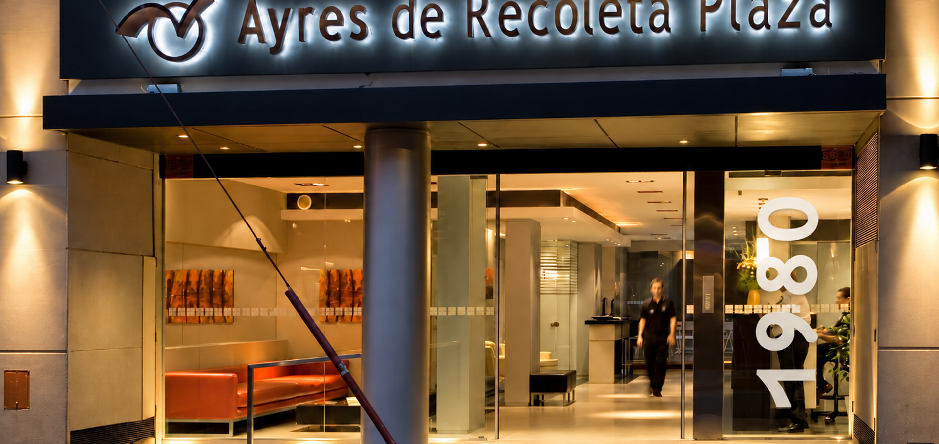 Ayres Recoleta Plaza