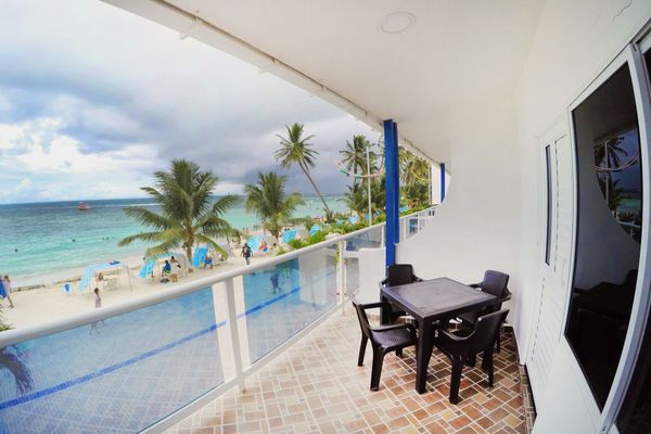 Habitación Familiar Con Balcón Y Vista al Mar