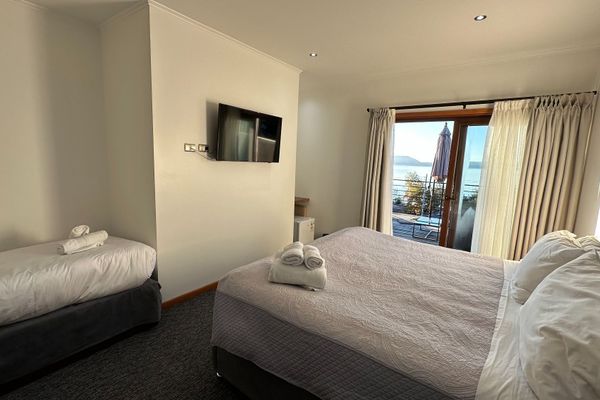 Habitación Triple con terraza Vista al Lago